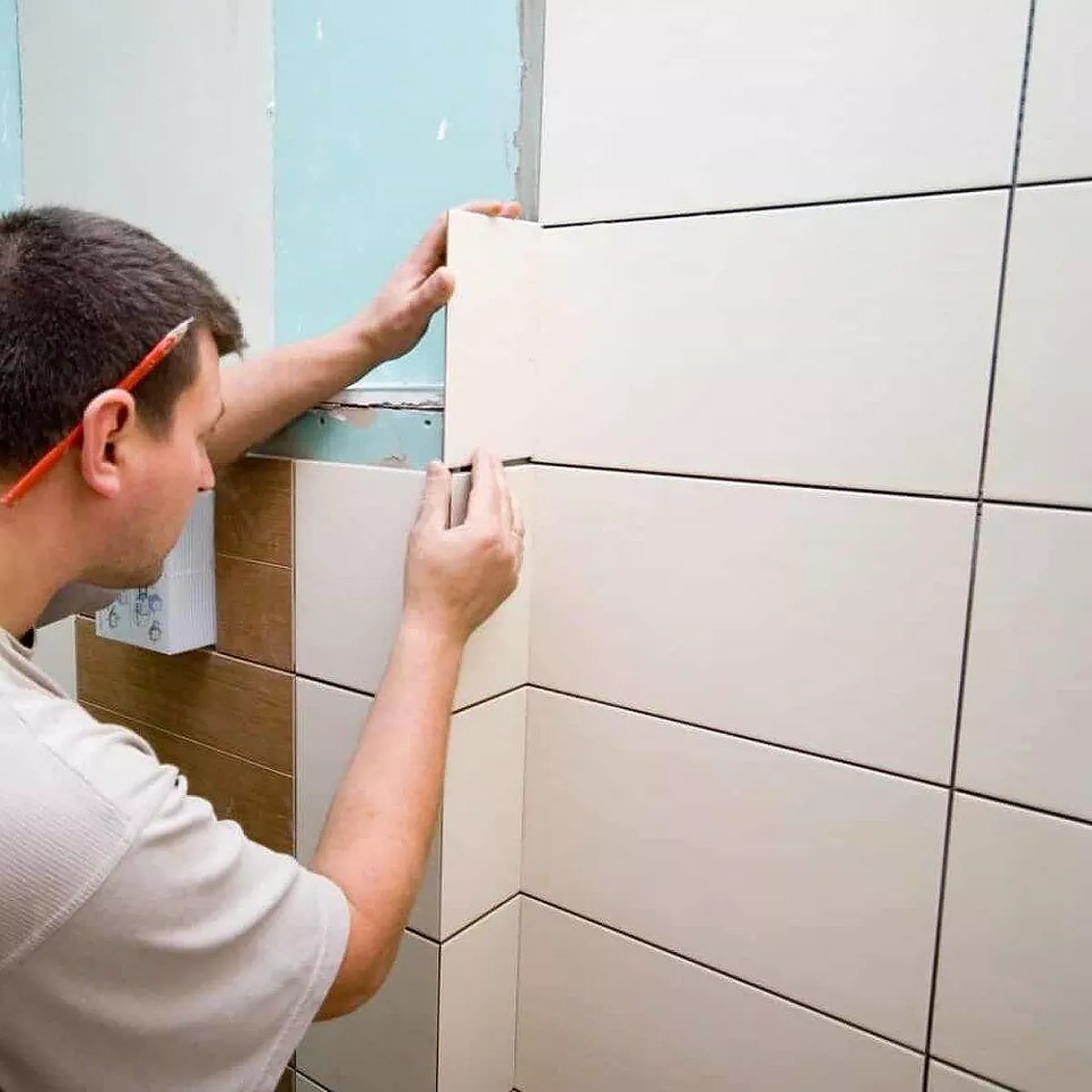 Установка керамической плитки на поверхности из дерева, фанеры и гипсокартона